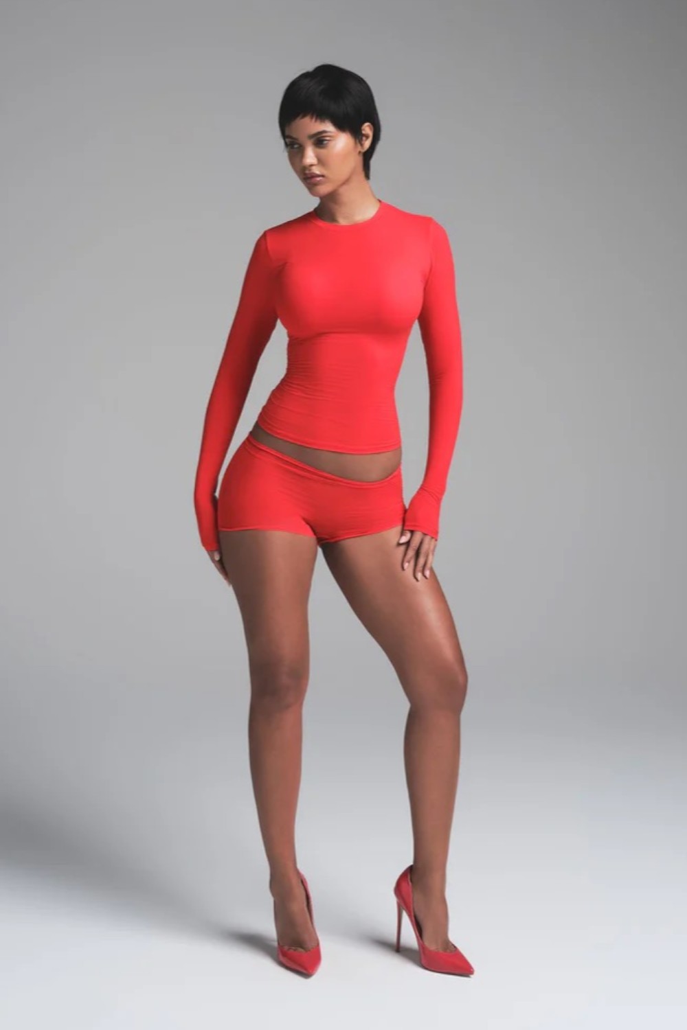 תמונת כל הלוק של LONG SLEEVE T-SHIRT